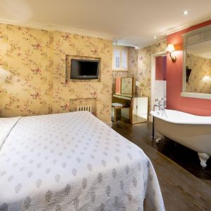 Zimmer mit Kingsize-Bett
